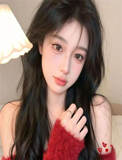 专业解读：《下午一点的她》的文化符号与象征意义——艺术与技术的完美结合